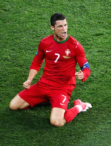 南通发布：苏超南通队载誉而归，3000多名球迷迎接城市英雄