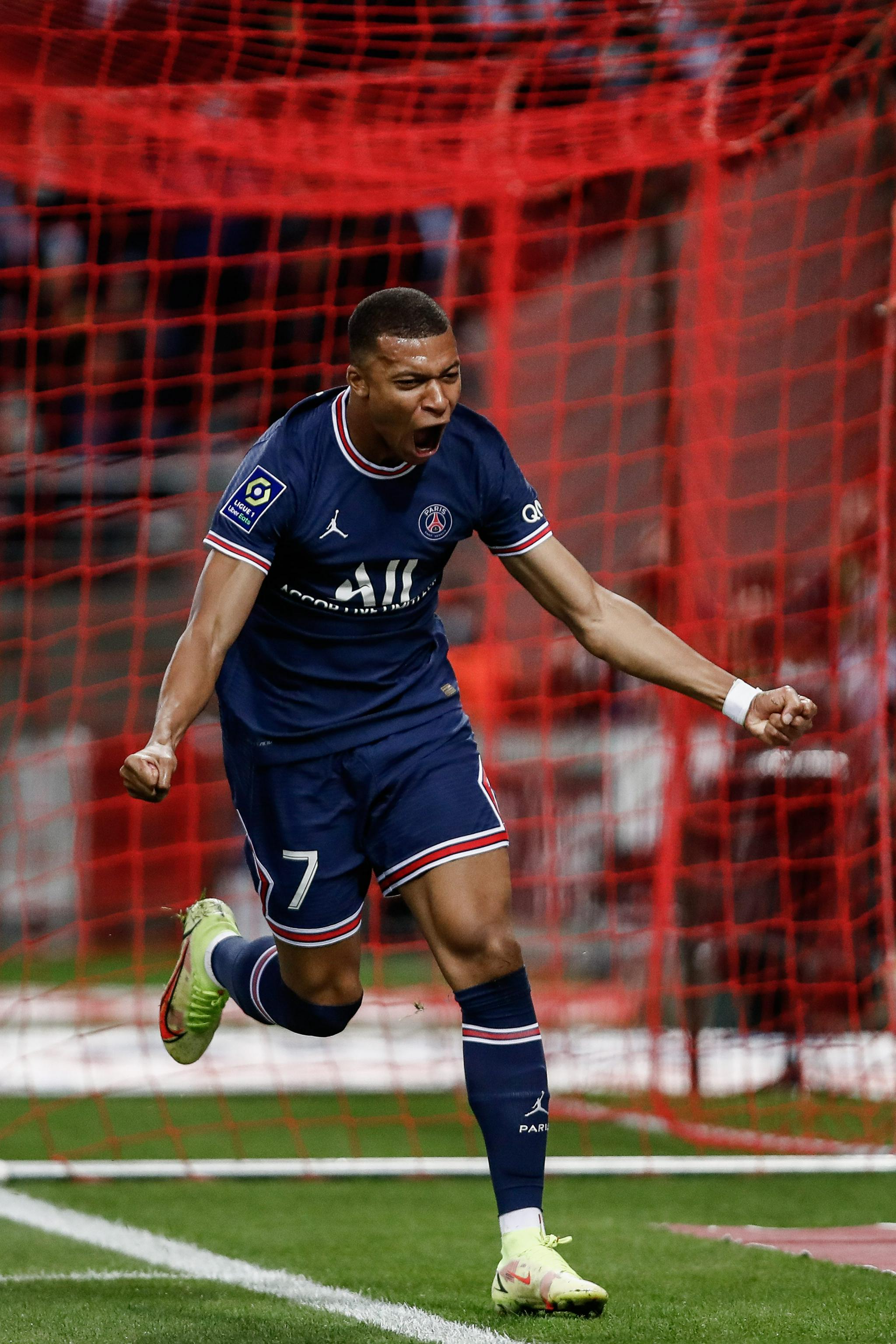 根据目前的情况拜仁明年夏天无意与格雷茨卡续约