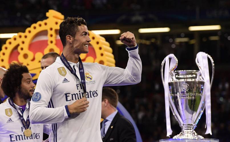 英超曼联和铁锤帮踢平，胖虎大力轰门式传球助攻达洛特种瓜得豆！