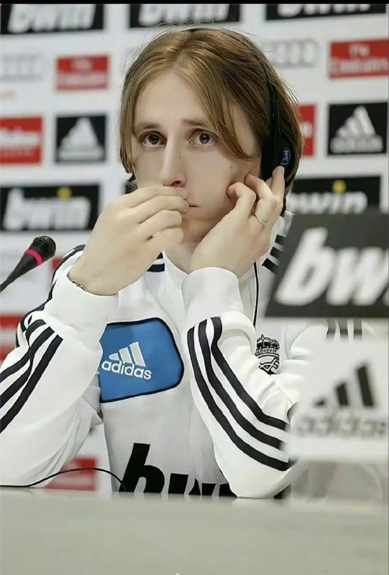 此前曾因性骚扰丑闻离职，斯基拉：奥维马斯接近重返阿贾克斯