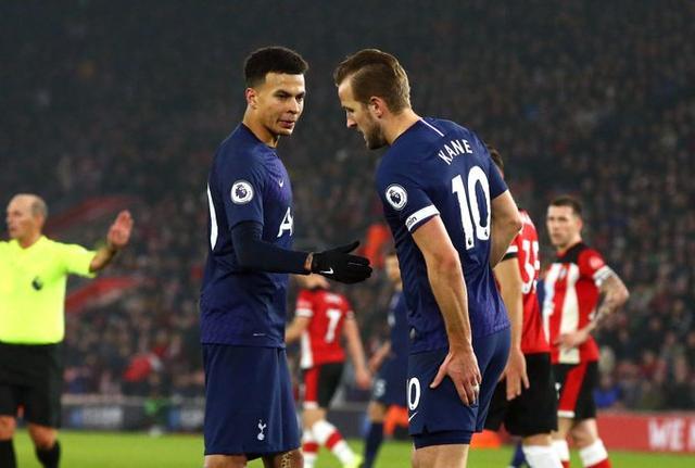 记者：西海岸外援戴维森返回巴西接受鼻梁手术，恢复期3个月