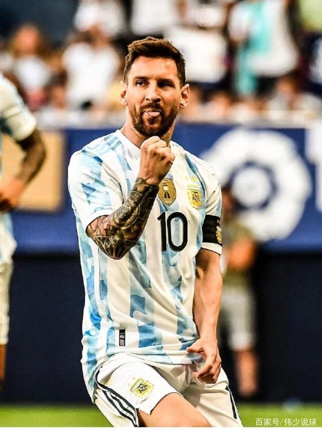 拜仁莱万多夫斯基连续两场梅开二度